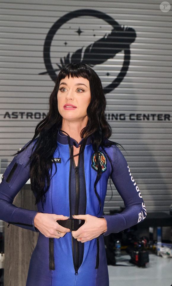Katy Perry - La chanteuse américaine Katy Perry va s'envoler lundi 14 avril 2025 à plus de 100 kilomètres d'altitude à bord d'une fusée de Blue Origin, l'entreprise spatiale du fondateur d'Amazon. Elle sera accompagnée de cinq autres femmes. Elle sera entourée de la journaliste Gayle King, l’ingénieure aérospatiale Aisha Bowe, l’activiste Amanda Nguyen, la productrice Kerianne Flynn et Lauren Sánchez, pilote et compagne de Jeff Bezos, fondateur de Blue Origin. © Blue Origin Instagram via Bestimage