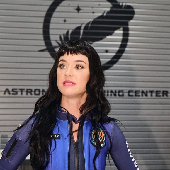 Katy Perry - La chanteuse américaine Katy Perry va s'envoler lundi 14 avril 2025 à plus de 100 kilomètres d'altitude à bord d'une fusée de Blue Origin, l'entreprise spatiale du fondateur d'Amazon. Elle sera accompagnée de cinq autres femmes. Elle sera entourée de la journaliste Gayle King, l’ingénieure aérospatiale Aisha Bowe, l’activiste Amanda Nguyen, la productrice Kerianne Flynn et Lauren Sánchez, pilote et compagne de Jeff Bezos, fondateur de Blue Origin. © Blue Origin Instagram via Bestimage