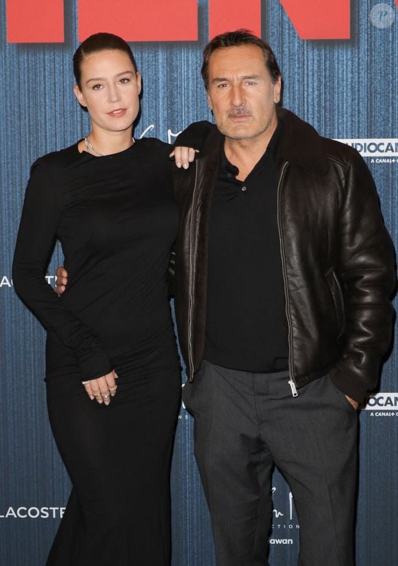 Leur bilan est saisissant : Marina Foïs culmine à 19 projets, Adèle Exarchopoulos à 18, tandis que Pio Marmaï, Pierre Niney ou Gilles Lellouche dominent du côté des acteurs.

Adèle Exarchopoulos et Gilles Lellouche - Avant-première du film "Chien 51" au cinéma le Grand Rex à Paris le 13 octobre 2025. 

© Coadic Guirec/Bestimage