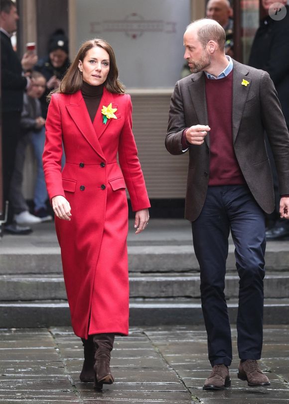 Celle d'aimer les chiens !
Le prince William, prince de Galles, et Catherine (Kate) Middleton, princesse de Galles lors de leur visite royale à Pontypridd, Royaume Uni, le 27 février 2025. © Backgrid UK/Bestimage