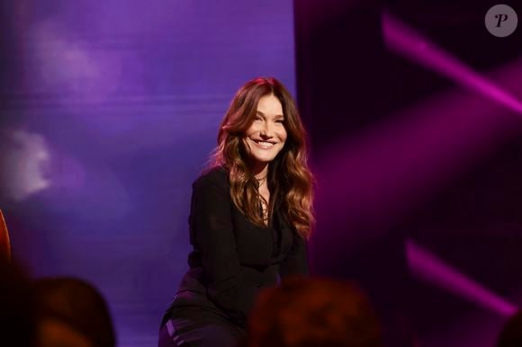 Elle dit ne jamais vraiment avoir faim à table.

Exclusif - Carla Bruni lors de l'enregistrement de l'émission "La fête de la chanson française - 20 ans d'émotions" présentée par L.Thilleman et A.Manoukian, et diffusée le 17 avril sur France 3 à Paris, France, le 9 décembre 2025. © Jack Tribeca/Bestimage