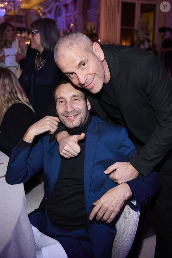 Zinedine Soualem, Medi Sadoun - Première édition des Trophées Madame – Le Grand Dîner dans le cadre prestigieux de l'hôtel Peninsula à Paris le 6 mars 2025. Cet événement d’exception a réuni des figures influentes du monde de la culture, du sport, du luxe et de l’entrepreneuriat, venues célébrer les femmes qui façonnent et inspirent notre époque.
Placée sous le signe de l’excellence, de l’innovation et de l’audace, cette soirée a mis à l’honneur des personnalités féminines remarquables, sélectionnées pour leur impact et leur engagement dans leur domaine respectif.
Le trophée exclusif des « Trophées Madame » a été conçu par l’artiste de street art Leloluce, incarnant la force et la résilience des femmes d’aujourd’hui.
Les lauréates ont été choisies par un comité d’expertes influentes, issues du mouvement Women With Impact et reconnues pour leur discernement et leur engagement en faveur de la promotion des femmes. © Cyril Moreau/Bestimage