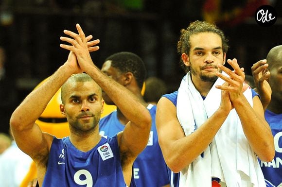 “Je crois que c’est la plus belle maison que j’aie jamais vue”, lâche l’ancien pivot des Chicago Bulls.

Les Français Tony Parker et Joakim Noah lors de la finale du Championnat d'Europe de basket-ball masculin opposant l'Espagne à la France à Kaunas, en Lituanie, le 18 septembre 2011. Guibbaud/ABACAPRESS.COM