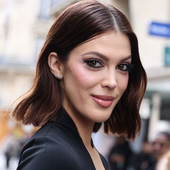 Iris Mittenaere - Les célébrités arrivent au défilé Stéphane Rolland à la Salle Pleyel, "Collection Haute Couture Printemps/Eté 2025" lors de la Fashion Week de Paris (PFW), le 28 janvier 2025. © Denis Guignebourg / Bestimage
