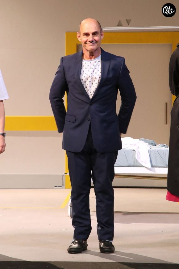Bernard Campan salut le public à la fin de la Pièce "Check up" au théâtre Antoine à Paris, France, le 12 septembre 2024. 

© Bertrand Rindoff / Bestimage