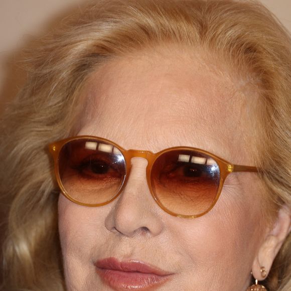 Sylvie Vartan a toujours essayé de faire en sorte que les deux pays s'entendent. 

Sylvie Vartan assiste à la première de "Ma Mere, Dieu et Sylvie Vartan" au Pathe Palace à Paris le 17 mars 2025, France. Photo par Jerome Domine/ABACAPRESS.COM