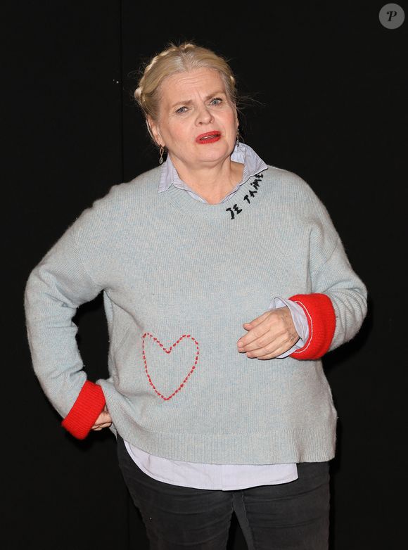 "Elle ne souffre que de contusions, rien de très grave", a rapporté une source policière au "Figaro".

Isabelle Nanty - Avant-première du film "Je ne suis pas un héros" à UGC Bercy à Paris le 7 novembre 2023. © Coadic Guirec / Bestimage