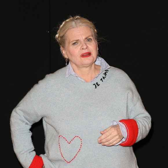 "Elle ne souffre que de contusions, rien de très grave", a rapporté une source policière au "Figaro".

Isabelle Nanty - Avant-première du film "Je ne suis pas un héros" à UGC Bercy à Paris le 7 novembre 2023. © Coadic Guirec / Bestimage