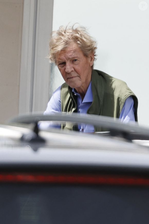 Après plusieurs semaines d'hospitalisation, le prince Ernst-August de Hanovre quitte l'hôpital Ruber International à Madrid, le 21 avril 2025. Europa Press / Bestimage