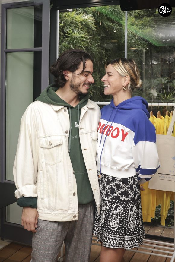 L'occasion pour la célèbre danseuse de "Danse avec les stars", qui s'apprête à partir en tournée du 8 octobre au 8 novembre 2026, de revenir sur les circonstances de leur rencontre.

Exclusif - Romain Guillermic et Fauve Hautot - Live Apéro Shopping de Sandra Sisley et Gaëlle Constantini à l'Hotel & Spa La Belle Juliette à Paris le 27 septembre 2024.  © Jack Tribeca/Bestimage