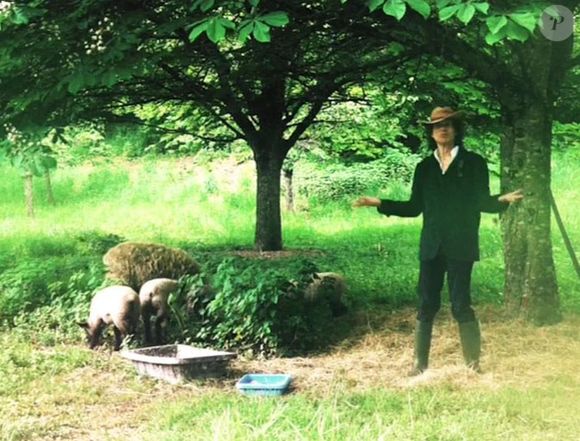 Cette demeure du XVIIIe siècle est entourée de vastes jardins à la française.

Mick Jagger se transforme en Jumpin 'Jack Flash dans son château de Fourchette qui se situe en France près du village de Pocé-sur-Cisse à quelques kilomètres d'Amboise. Photo par Agence / Bestimage