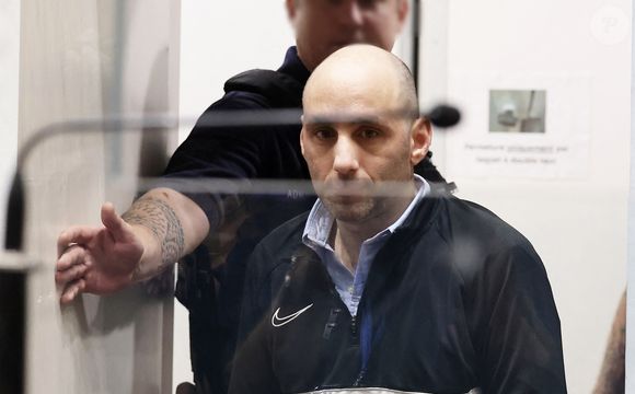 Des moments intenses et des témoignages bouleversants ont rythmé l’audience. L’avocat général a requis une peine de 30 ans de réclusion criminelle.

Cédric Jubillar dans le box des accusés - Procès de Cédric Jubillar pour "homicide volontaire par conjoint" devant la cour d'assises du Tarn à Albi, France, le 23 septembre 2025. 

© Dominique Jacovides/Bestimage
