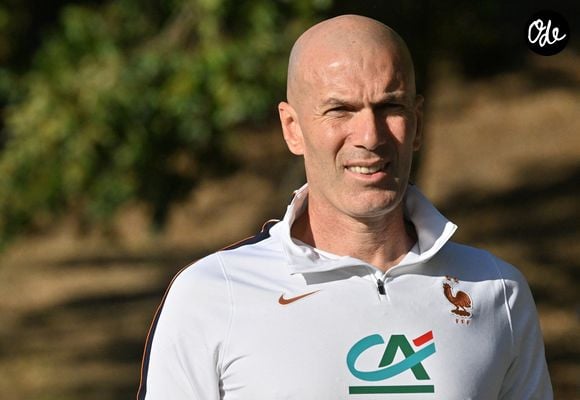 "Je ne veux pas siffler la fin de la récréation. La récréation existe tous les jours, ce sont les débats, ça fait partie du jeu", a premièrement déclaré le sélectionneur des Bleus

Zinedine Zidane - Entraînement de l'équipe de France en préparation de la Ligue des nations de l'UEFA 2026 au Centre national de Clairefontaine le 21 septembre 2026. © Christian Liewig/Bestimage
