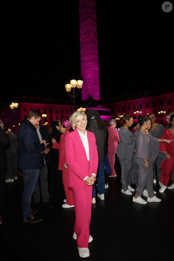 Evelyne Dhéliat - Lancement de la campagne Octobre Rose 2024 sur la Place Vendôme à Paris le 30 septembre 2024, autour d'un spectacle magique et émouvant, mettant en scène des femmes concernées, mis en scène par Amir pour le coup d'envoi de la campagne annuelle de lutte contre les cancers du sein. © Coadic Guirec/Bestimage
