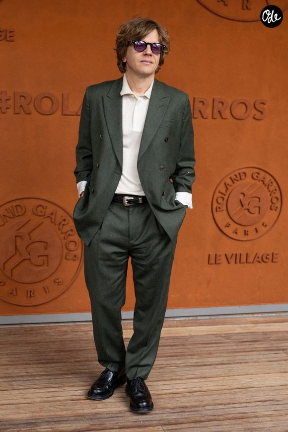 Alex Lutz au photocall du village lors des Internationaux de France de Tennis de Roland Garros 2026, à Paris, France, le 5 juin 2026. © Jacovides-Moreau/Bestimage