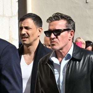 Les obsèques de Loana se sont déroulées à Nice.

Steevy Boulay, Benjamin Castaldi, Julie Mercy, Alexia Laroche-Joubert - Obsèques de Loana Petrucciani dans la cathédrale Sainte-Réparate à Nice.
Bruno Bebert / Bestimage