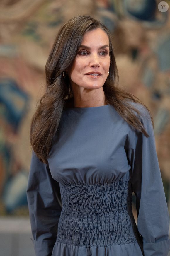 La reine Letizia d'Espagne reçoit en audience au palais de la Zarzuela une représentation de l'association Proyecto Hombre à Madrid, le 2 juillet 2025. 
© Lalo Yasky / Bestimage