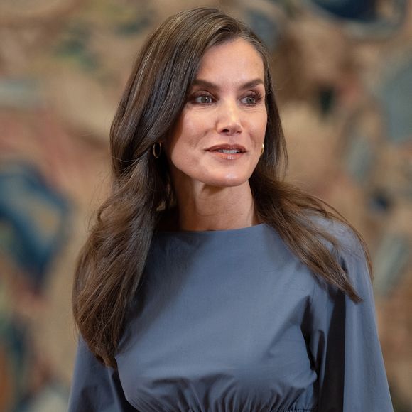 La reine Letizia d'Espagne reçoit en audience au palais de la Zarzuela une représentation de l'association Proyecto Hombre à Madrid, le 2 juillet 2025. 
© Lalo Yasky / Bestimage