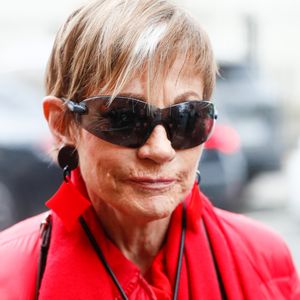 Alain, atteint d'une leucémie, rencontrait des soucis de santé depuis plusieurs années comme l’avait fait savoir Isabelle Morini-Bosc. 

Exclusif - Isabelle Morini-Bosc - Arrivées au plateau de la dernière émission "Touche pas à mon poste" (TPMP) diffusée en direct sur C8 avant la fermeture de la chaine le 28 février, à Paris, France, le 27 février 2025. © Christophe Clovis/Bestimage