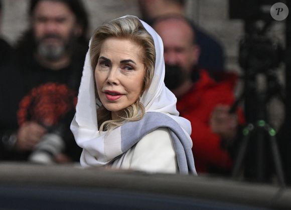Le milliardaire de 82 ans avait officialisé sa relation avec Gabriele en 2023. 

Mariage - Le milliardaire Wolgang Porsche (82 ans) s'est marié avec la princesse Gabriele de Leiningen (62 ans), ex-femme de l'Aga Khan IV - Princesse Gabriele de Leiningen - Funérailles de l'Aga Khan à Lisbonne le 8 février 2024. Son Altesse le Prince Karim Al-Hussaini, Aga Khan IV, 49ème Imam héréditaire des musulmans chiites ismaéliens, est décédé paisiblement à Lisbonne le 4 février 2025, à l'âge de 88 ans. Le prince Karim Aga Khan était le fondateur et le président du réseau de développement Aga Khan, qui a été créé par le président de la Commission européenne. API / BESTIMAGE