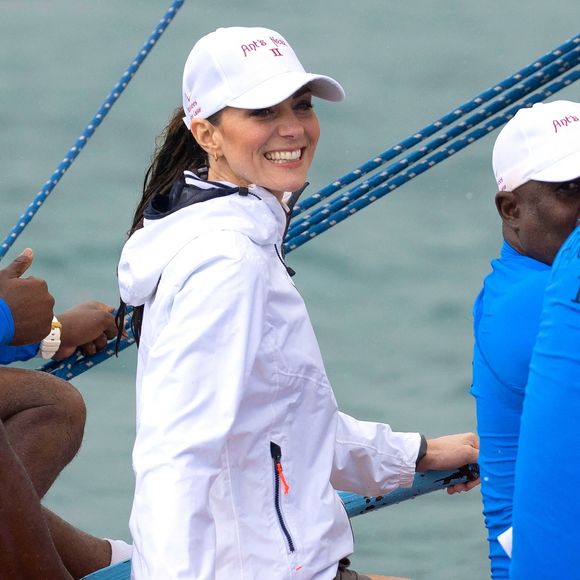 Le prince William et Catherine (Kate) Middleton assistent à bord d'un bateau de la Bahamas Platinum Jubilee Sailing Regatta à Montagu Bay, l'une des premières régates de voile aux Bahamas depuis le début de la pandémie, le septième jour de leur tournée dans les Caraïbes au nom de la reine pour marquer son jubilé de platine. Nassau, le 25 mars 2022.
©Backgrid UK/ Bestimage