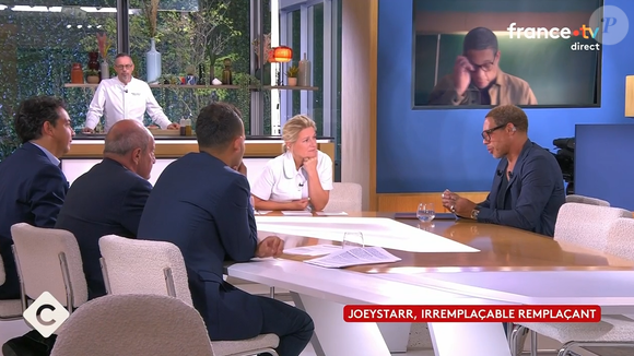 Anne-Elisabeth Lemoine reçoit JoeyStarr dans "C à vous" sur France 5