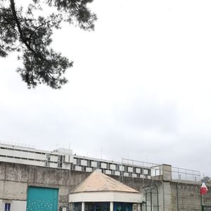 Pierre Palmade vient d'intégrer la maison d'arrêt de Gradignan près de Bordeaux à l'isolement dans le quartier récent (bâtiment blanc) à Gradignan, France, le 9 décembre 2024. © Patrick Bernard/Bestimage