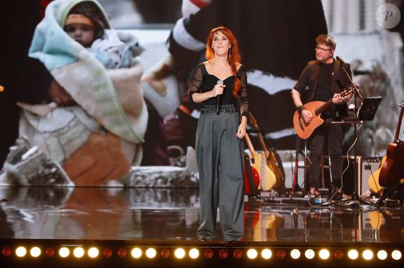 Exclusif - Zaz Chante "S'il suffisait d'aimer" lors de l'émission "Unis face au séisme" à l'Olympia diffusée en direct sur France 2 le 14 mars 2023. Au terme de l'émission, les promesses de dons s'élevaient à 2,3 millions d'euros.
© Christophe Clovis/ Cyril Moreau /  Bestimage