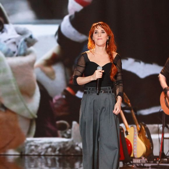 Exclusif - Zaz Chante "S'il suffisait d'aimer" lors de l'émission "Unis face au séisme" à l'Olympia diffusée en direct sur France 2 le 14 mars 2023. Au terme de l'émission, les promesses de dons s'élevaient à 2,3 millions d'euros.
© Christophe Clovis/ Cyril Moreau /  Bestimage