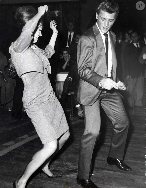 Archives - Johnny Hallyday et Valérie Camille dans un night-club à Rome. Le 17 novembre 1962. © Keystone Press Agency / Zuma Press / Bestimage