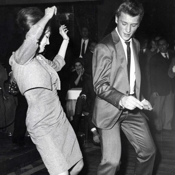 Archives - Johnny Hallyday et Valérie Camille dans un night-club à Rome. Le 17 novembre 1962. © Keystone Press Agency / Zuma Press / Bestimage