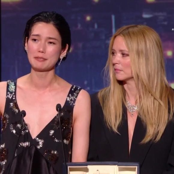 L'actrice belge de 49 ans s'est montrée bouleversée et très reconnaissante.

Virginie Efira et Tao Okamoto au Festival de Cannes 2026