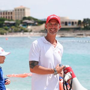 Pierre Frolla lors de la journée "Water Safety Day, pour la prévention de la noyade" sur la plage du Larvotto de Monaco, le 17 juin 2025. Cet événement est organisé par sa Fondation, le Centre de Sauvetage Aquatique de Monaco (CSAM) en partenariat avec la Croix-Rouge monégasque. © Claudia Albuquerque/Bestimage