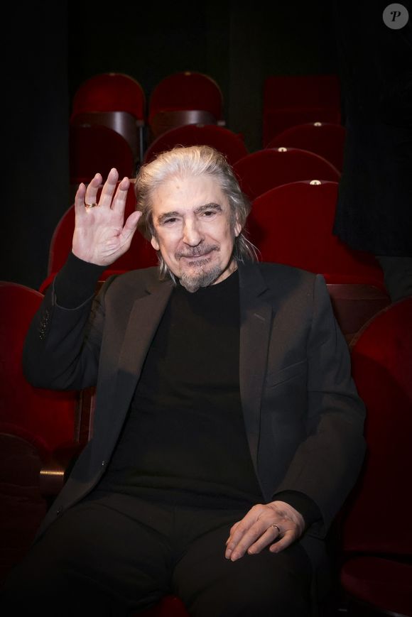 Le chanteur a récemment pleuré la mort d'une ancienne gloire de la chanson française, son ami Joël Prévost

Exclusif - Serge Lama - M.P.Belle donne un concert au théâtre de Passy pour fêter ses 50 ans de carrière le 4 janvier 2024 à Paris.
© Jack Tribeca  / Bestimage