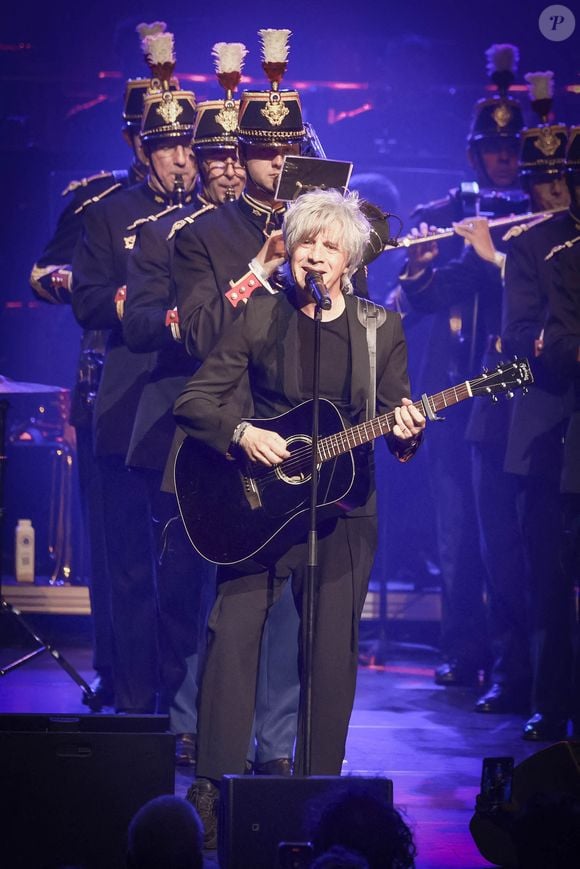 Nicolas Sirkis d'Indochine se produit lors d'un concert de charité, Sentinelles D'Un Soir, organisé par le Gouverneur Militaire de Paris au profit des Bleuets de France, des soldats blessés et des victimes du terrorisme à la Salle Pleyel à Paris, France, le 30 mai 2024. Photo de David Boyer/ABACAPRESS.COM