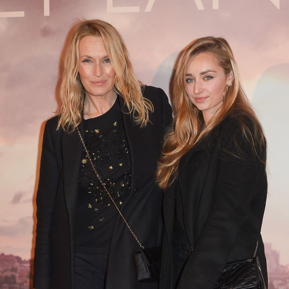 Estelle Lefébure avec sa fille Emma Smet à l'avant-première du film "Holy Lands" au cinéma UGC Normandie à Paris, France, le 4 décembre 2018. © Coadic Guirec/Bestimage