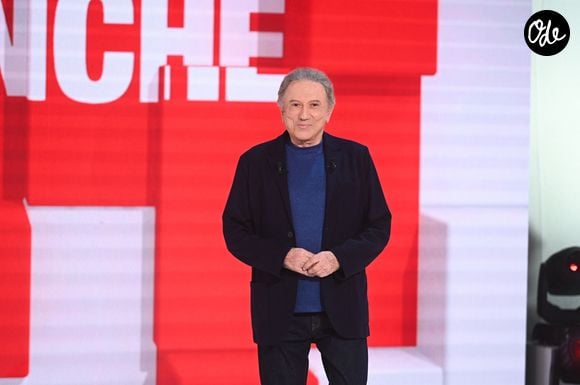 Michel Drucker lors de l'enregistrement de l'émission Vivement dimanche édition spéciale intitulée 'Sagas familiales' au studio Rive gauche, présentée par M.Drucker et diffusée le 27 septembre sur France 3, à Paris, France, le 22 septembre 2026. © Guillaume Gaffiot/Bestimage