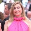A Cannes, Julie Gayet est survoltée en rose très flashy et sans François Hollande, Daphné Burki ose elle des chaussures très spéciales