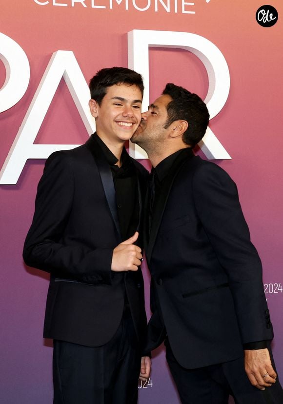 Le fils et la fille de Jamel Debbouze et Mélissa Theuriau grandissent à Paris, dans un environnement où différentes cultures occupent une place importante. 

Jamel Debbouze et son fils Léon - Photocall des lauréats (press room) lors de la 49ème édition de la cérémonie des César à l’Olympia à Paris le 23 février 2024 © Dominique Jacovides / Olivier Borde / Bestimage