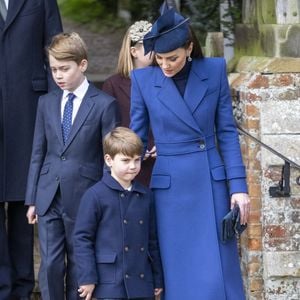 Le jeune prince continue de séduire par son naturel et son caractère espiègle.

Les membres de la famille royale assistent au service du jour de Noël à l'église Sainte-Marie-Madeleine de Sandringham, Norfolk. Photo par Backgrid UK/ Bestimage