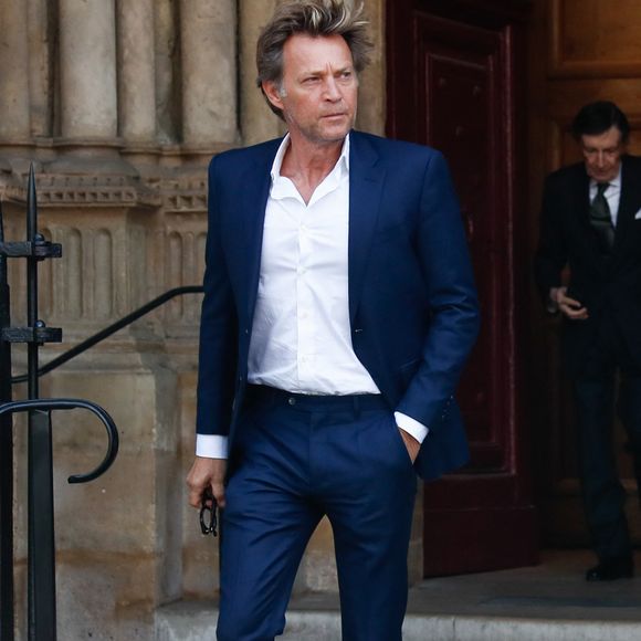 Laurent Delahousse - Sorties des obsèques de Philippe Labro dans l'église de Saint-Germain-des-Prés à Paris le 13 juin 2025. © Dominique Jacovides - Christophe Clovis / Bestimage