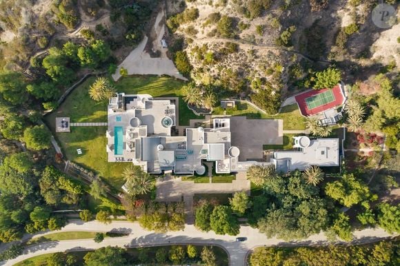 Exclusif - La nouvelle villa de Kanye West à Beverly Hills. Kanye a finalisé l'achat hors marché pour 35 millions de dollars. La propriété de style méditerranéen comprend environ 1900 m2 d'espace habitable, des jardins privés et des vues panoramiques sur la ville. Los Angeles, le 15 décembre 2024.