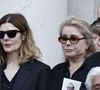 En première ligne, le duo formé par Catherine Deneuve et sa fille Chiara Mastroianni.

Chiara Mastroianni et sa mère Catherine Deneuve aux obsèques de M.Satrapi au Crématorium du Père-Lachaise à Paris, le 19 juin 2026. 
© Cyril Moreau / Bestimage