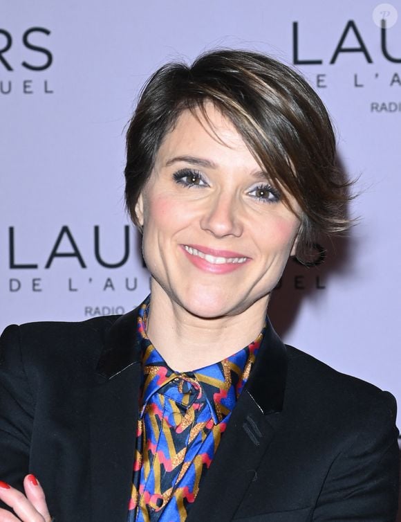 Le passé de Mélanie Taravant lui a permis d’obtenir une certaine rigueur et de savoir gérer la pression. En effet, elle a un passé de danseuse.

Mélanie Taravant - 28ème cérémonie des Lauriers de l'Audiovisuel au théâtre Marigny à Paris le 20 février 2023. © Coadic Guirec/Bestimage