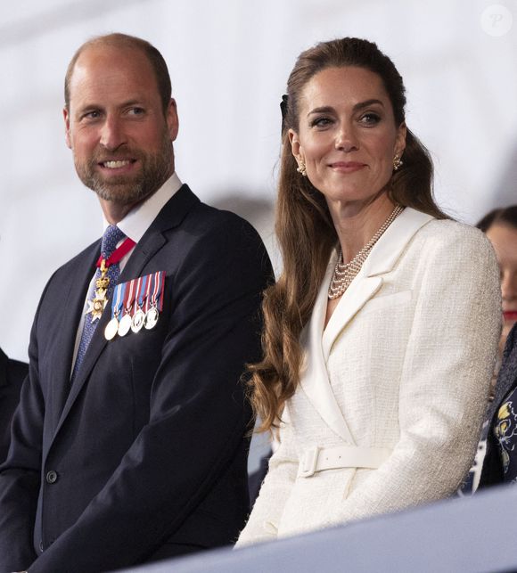 Ils ont séjourné sur le luxueux yacht Lady Beatrice autour de l’île de Céphalonie.


Le prince William et Kate Middleton lors d'un concert sur la Horse Guards Parade à Londres, pour clôturer les commémorations du 80e anniversaire du jour de la Victoire en Europe au Royaume-Uni. Londres, Royaume-Uni, le 8 mai 2025. Photo par Stephen Lock/I-Images/ABACAPRESS.COM