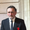 Jean-Paul Rouve décoré à l'Elysée, l'acteur de 59 ans perd ses moyens dans les bras du président