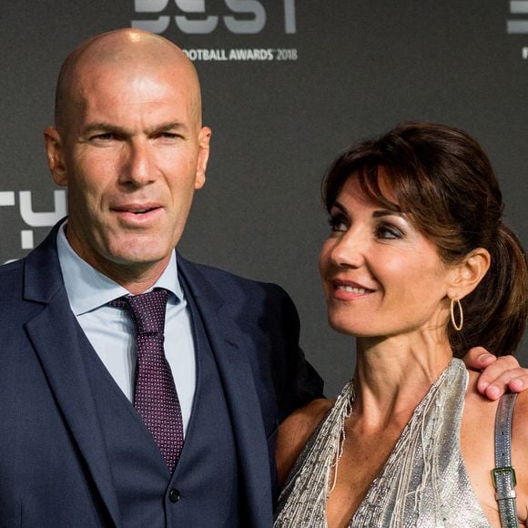 Zinédine Zidane est sur le point de retrouver les Bleus. 

Zinedine Zidane et sa femme Véronique - Les célébrités arrivent à la cérémonie des Trophées Fifa 2018 au Royal Festival Hall à Londres, Royaume Uni. © Cyril Moreau/Bestimage