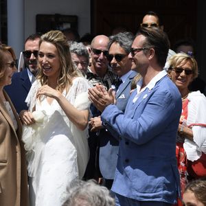 David Hallyday, Nathalie Baye - Mariage de Laura Smet et Raphaël Lancrey-Javal à l'église Notre-Dame des Flots au Cap-Ferret le jour de l'anniversaire de son père Johnny Hallyday le 15 juin 2019.