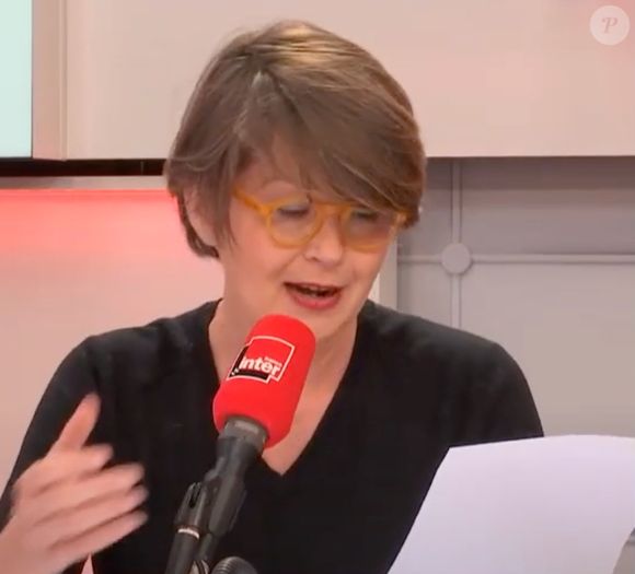 Désormais, elle se consacrera pleinement à l'exploitation de son vignoble mâconnais.  "Un endroit vallonné, un océan de vignes, qui m'émeut chaque fois que je le regarde", a confié Carine Bécard dans les colonnes de "Télérama" ce mois-ci.

Carine Bécard face à Christophe Castaner sur France Inter (Capture d'écran YouTube - France Inter en 2017).