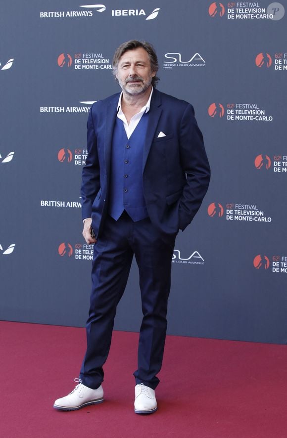 L'occasion ainsi de s'intéresser au comédien Belge

Bernard Yerles sur le tapis rouge du photocall de la cérémonie d'ouverture du 62ème Festival de Télévision de Monte-Carlo, à Monaco, le 16 juin 2023. © Denis Guignebourg/BestImage